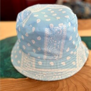 Light Blue Paisley Bandana Print Reversible Bucket Hat